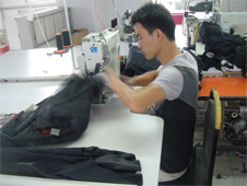 我咨詢了幾個職業裝定制公司，你們的價格好像不低，這是為什么呢？