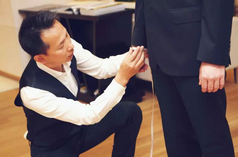 職業裝定制量體